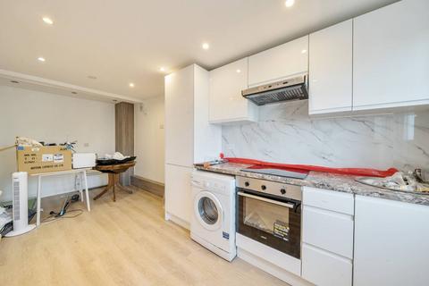 Studio for sale, Gunnersbury Avenue, Ealing, W5