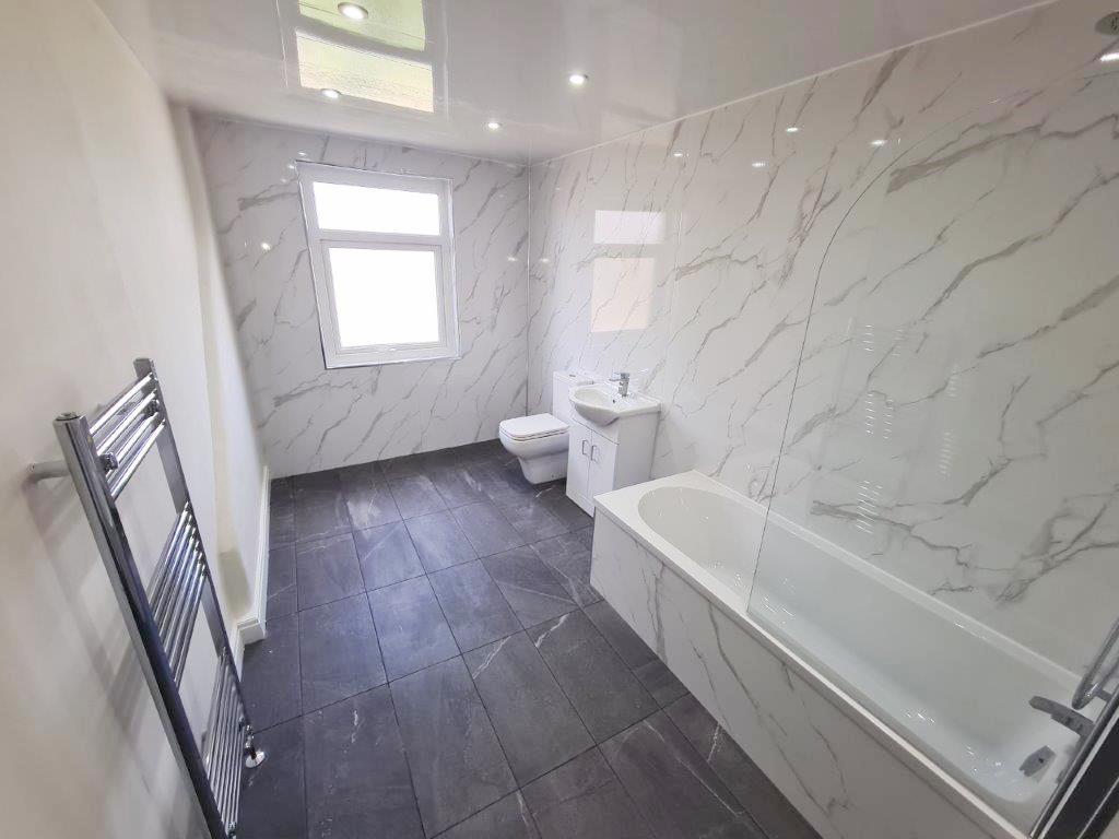 Ebathroom a.jpg