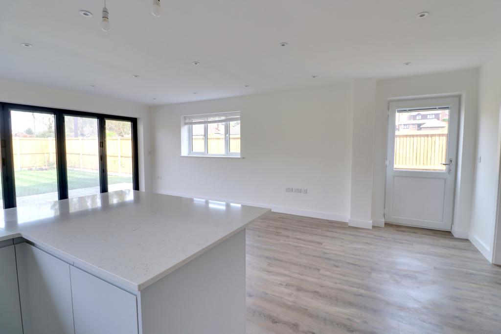 Kitchen/dining/family room