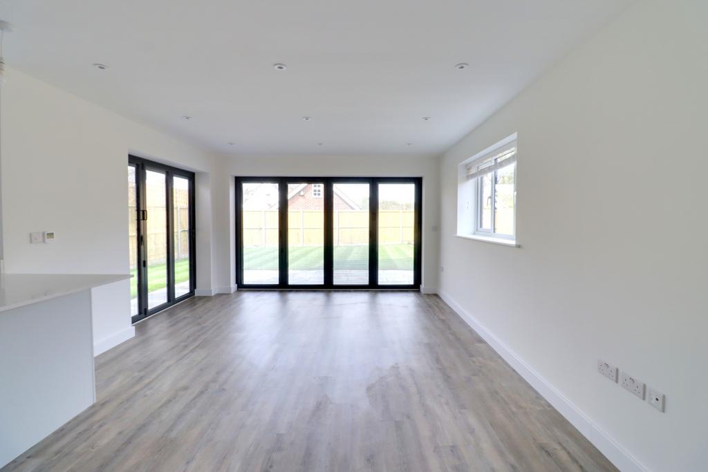 Kitchen/dining/family room