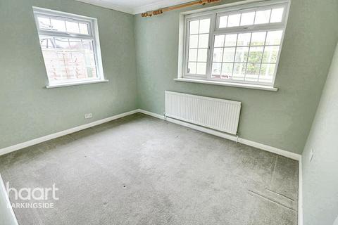 43 Chestnut Grove, Ilford, IG6 3AS