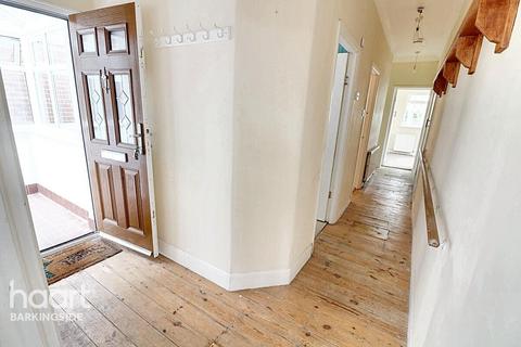 43 Chestnut Grove, Ilford, IG6 3AS