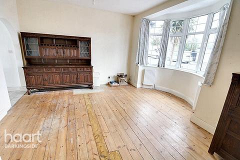 43 Chestnut Grove, Ilford, IG6 3AS