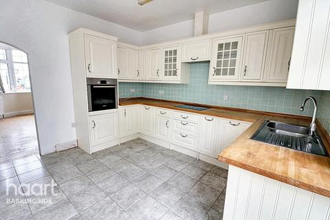43 Chestnut Grove, Ilford, IG6 3AS