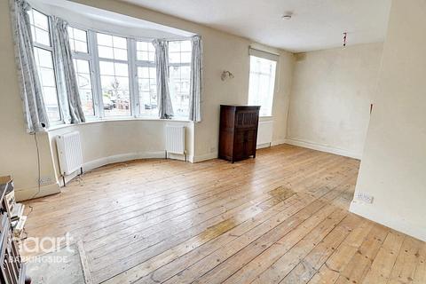 43 Chestnut Grove, Ilford, IG6 3AS