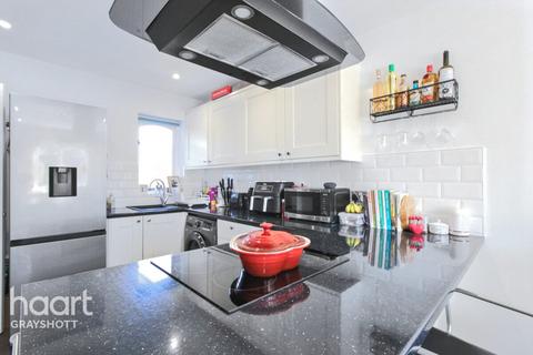 2, Corner Cottages Glen Road, Grayshott, Hindhead, GU26 6NB