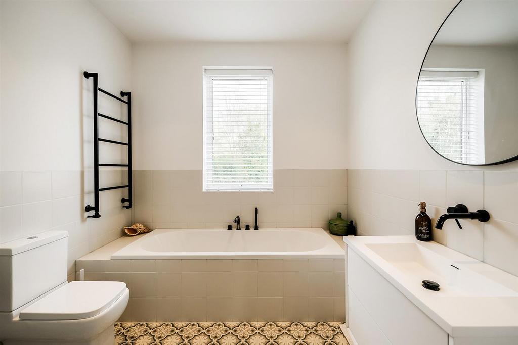 62 Woodlands Avenue-1 web.jpg