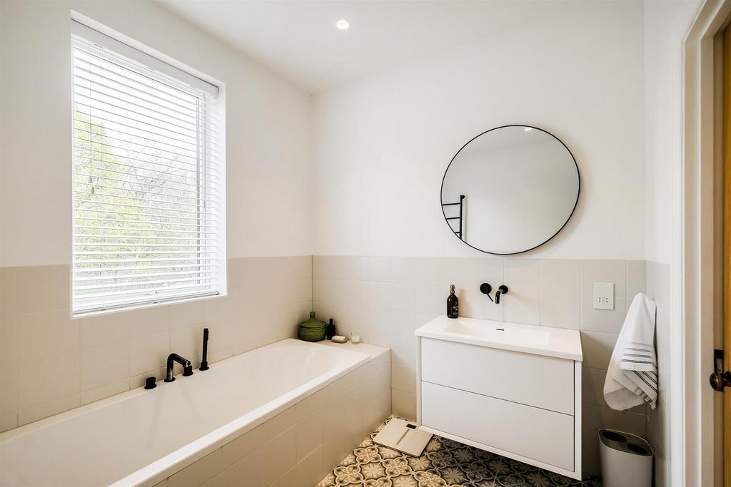62 Woodlands Avenue-2 web.jpg