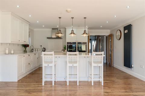 5 bedroom detached house for sale, Tamar Road, Bedford