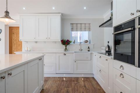5 bedroom detached house for sale, Tamar Road, Bedford