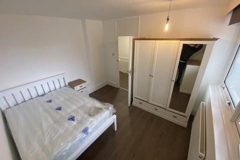 1 bedroom in a flat share to rent, St. Anns Road, London W11