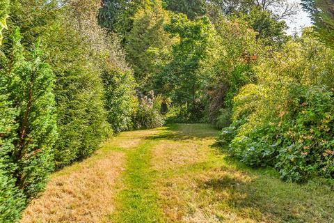 3 bedroom semi-detached house for sale, Vernon Walk, Tadworth KT20