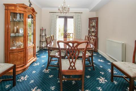 3 bedroom end of terrace house for sale, Tweed Green, Romford