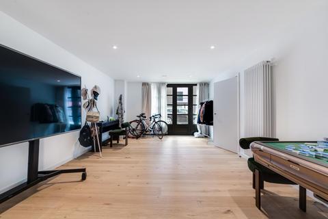 undefined, Orchard Place, London, E14