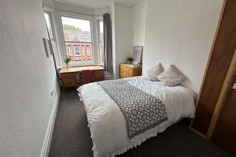 7 bedroom house to rent, Granville Road, Manchester M14