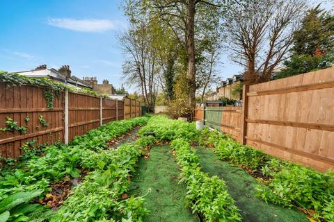 1 bedroom flat to rent, Lewisham Way, London, SE14 6NY