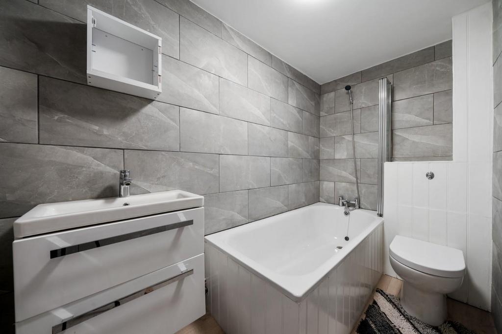 LFF, 102 Lewisham Way SE14 6 NY-No Watermark-7.jpg
