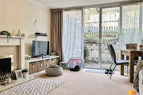 8 Abbotts Vale, Chesham, HP5 3HN
