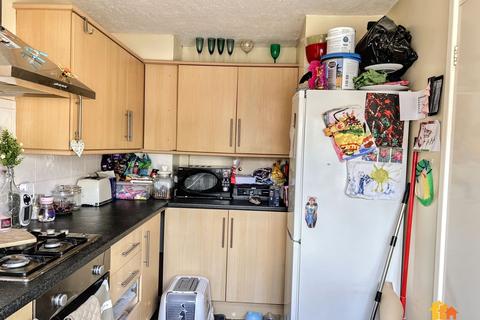 8 Abbotts Vale, Chesham, HP5 3HN
