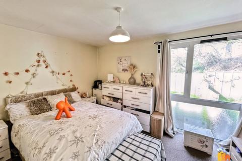 8 Abbotts Vale, Chesham, HP5 3HN