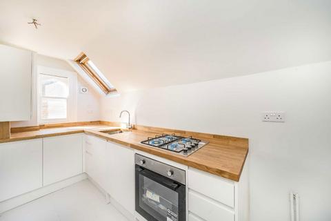 1 bedroom flat to rent, Endlesham Road, London SW12