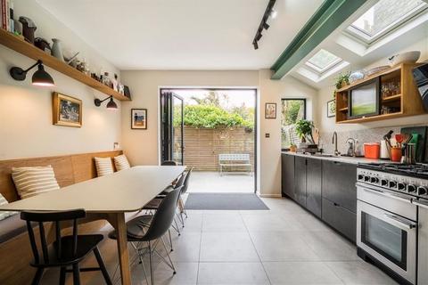 8 Cyprus Street, London, E2 0NN