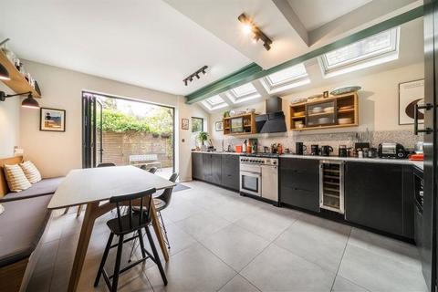 8 Cyprus Street, London, E2 0NN