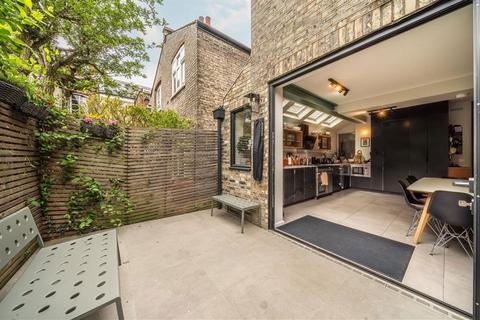 8 Cyprus Street, London, E2 0NN