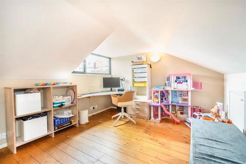 8 Cyprus Street, London, E2 0NN