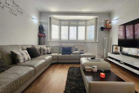 4 bedroom house to rent, Waltham Way, Chingford