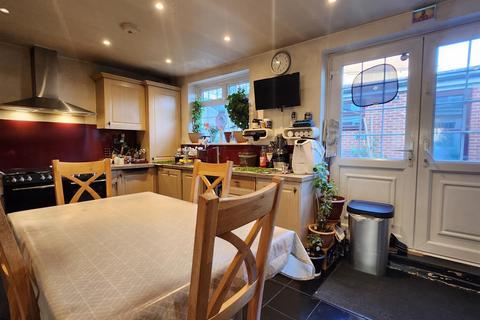 4 bedroom house to rent, Waltham Way, Chingford
