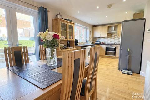 31 Oakley Drive, Oldham, OL1 4TR