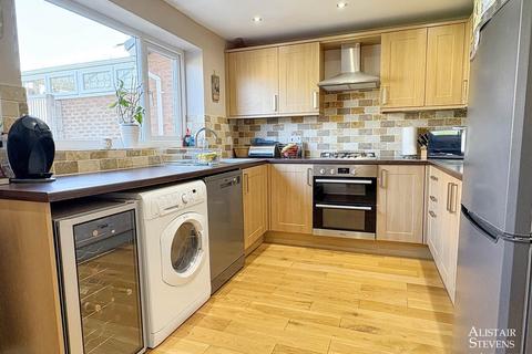 31 Oakley Drive, Oldham, OL1 4TR