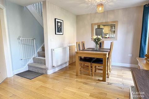 31 Oakley Drive, Oldham, OL1 4TR
