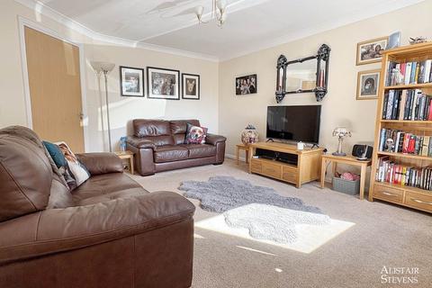31 Oakley Drive, Oldham, OL1 4TR