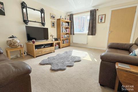 31 Oakley Drive, Oldham, OL1 4TR