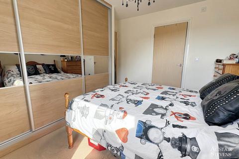 31 Oakley Drive, Oldham, OL1 4TR