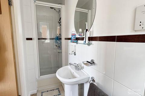 31 Oakley Drive, Oldham, OL1 4TR