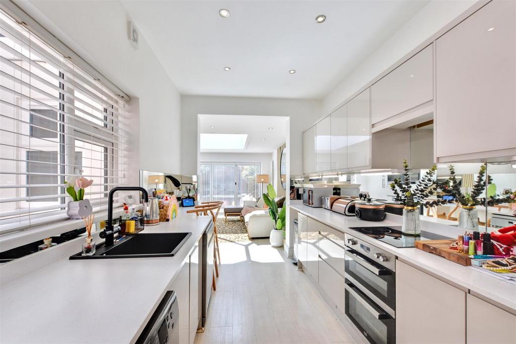 Kitchen 1.jpeg