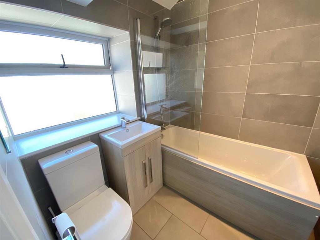 Bramleys Estate Agents - Hall Lane, Kirkburton (14