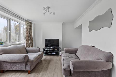 2 bedroom flat for sale, Warminster Gardens, London