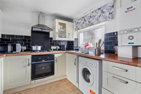 2 bedroom flat for sale, Warminster Gardens, London