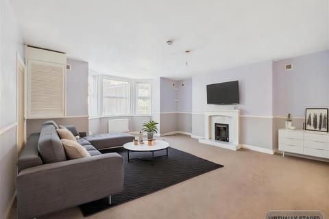 3 bedroom apartment for sale, Esplanade Road, Scarborough