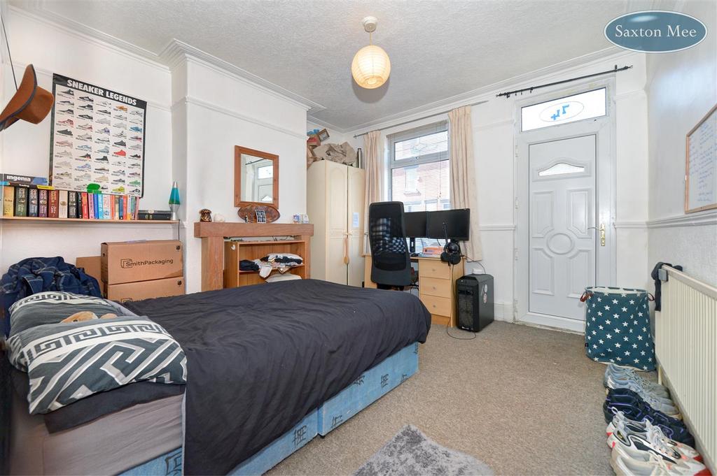 Bedroom 1  6389.jpg