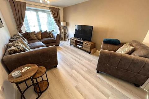4 bedroom detached house to rent, Holly Pond Court, Yarm