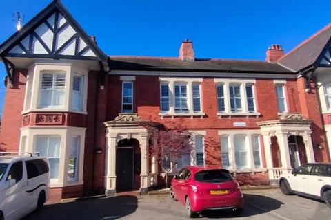 2 bedroom apartment for sale, Belmont Road, Wrexham, LL13 7PW