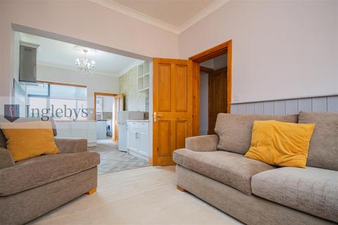 undefined, High Street, Lingdale