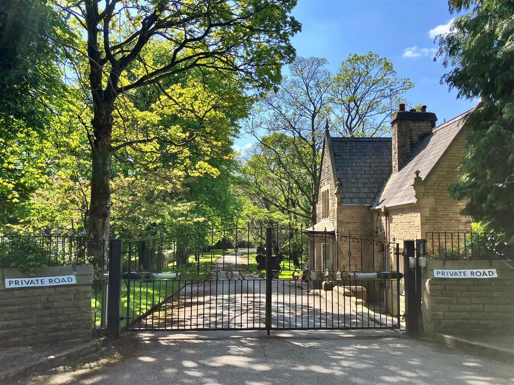 Gates shut.jpg