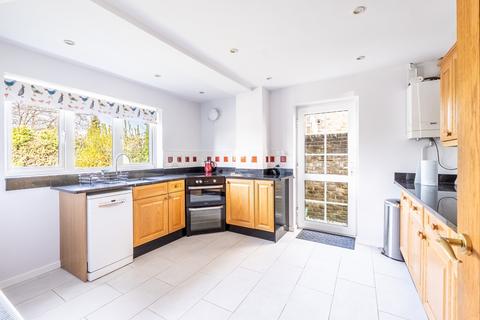 42 Corbett Road, Carterton, OX18 3LE