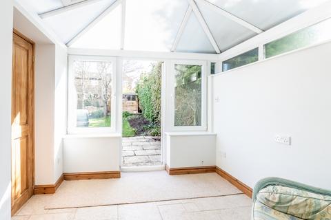 42 Corbett Road, Carterton, OX18 3LE